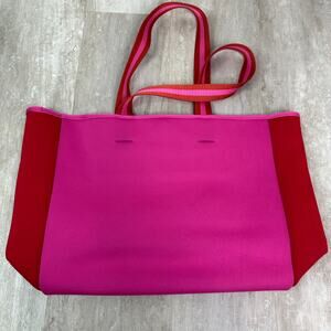 Summersalt The Perfect Beach Tote in Hibiscus & Lava Neoprene